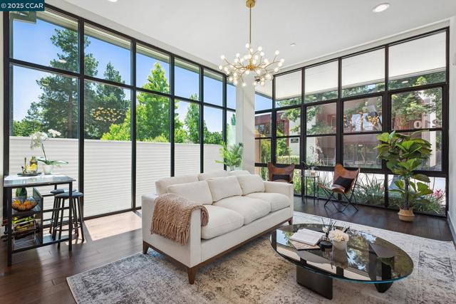 210 Lafayette Circle, Lafayette CA: https://media.crmls.org/mediaz/4bbde2db-ba67-40bd-8a6e-a04d1dd37863.jpg