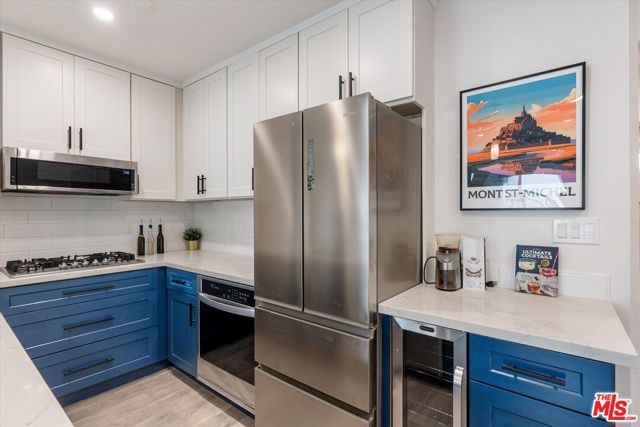 2721 2nd Street, Santa Monica CA: https://media.crmls.org/mediaz/4bbe34dc-a5be-4346-ad3b-5c1fb1299617.jpg