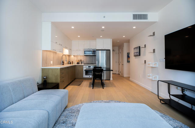 400 S Broadway, Los Angeles CA: https://media.crmls.org/mediaz/4bbe430b-80c2-4adc-aaf3-4d4d07a5dfa9.jpg