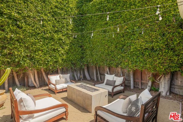 2590 Armacost Avenue, Los Angeles CA: https://media.crmls.org/mediaz/4bbe4571-cbad-4c07-8b4e-6063af604ff4.jpg