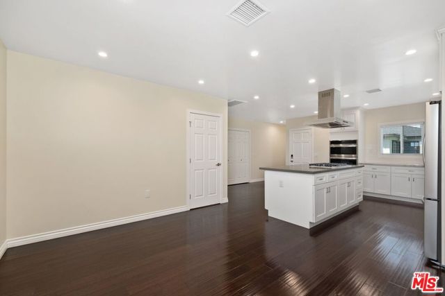 4401 W 58th Place, Los Angeles CA: https://media.crmls.org/mediaz/4bbed599-34a4-45b5-abe3-dc2f12a724fa.jpg