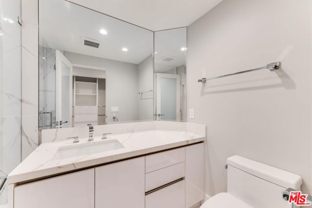 Image 25 of 38 For 1557 Beverly Glen Boulevard 203