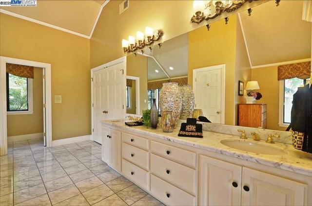 5045 Blackhawk Dr., Danville CA: https://media.crmls.org/mediaz/4bbf7181-5a0f-4715-aa55-7e118263f89f.jpg