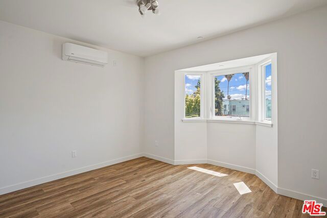 1166 S Cochran Avenue, Los Angeles CA: https://media.crmls.org/mediaz/4bbfad1a-ecc9-4d67-817b-90d99a05f542.jpg