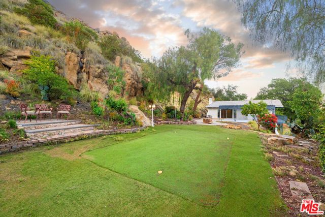 8657 Valley Flores Drive, West Hills CA: https://media.crmls.org/mediaz/4bbfc5b9-b7be-40c7-80fb-ca8f781206c4.jpg