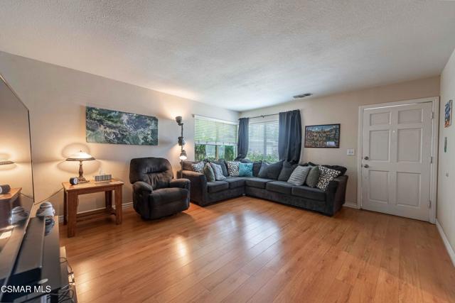 4894 Muirwood Court, Simi Valley CA: https://media.crmls.org/mediaz/4bbfcf63-e5a2-43ce-bbac-12402e6b1f42.jpg