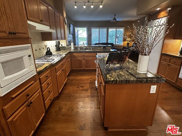 5338 Via Dolores, Newbury Park CA: https://media.crmls.org/mediaz/4bbff7d4-0b86-4239-80e9-1f4bf0354096.jpg