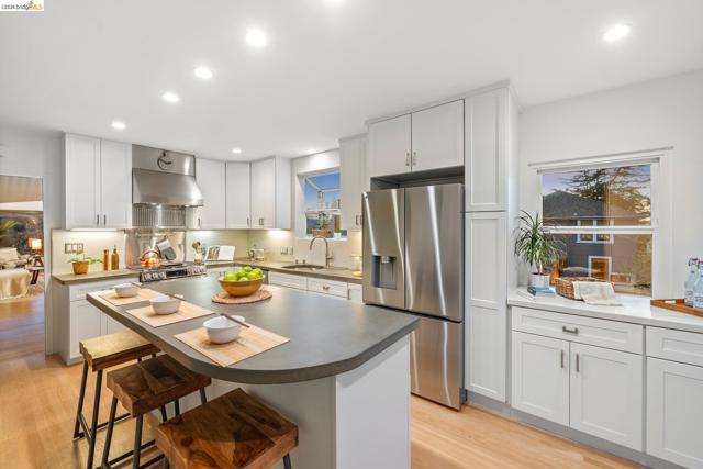 1509 Francis St, Albany CA: https://media.crmls.org/mediaz/4bc0236f-3199-405f-b85c-692c76a647a5.jpg