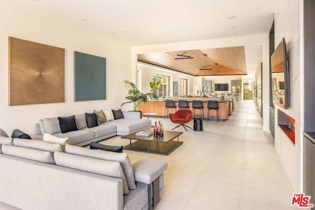 11809 Ellice Street, Malibu CA: https://media.crmls.org/mediaz/4bc0d752-9a95-47a5-a74f-eeaae2c31710.jpg