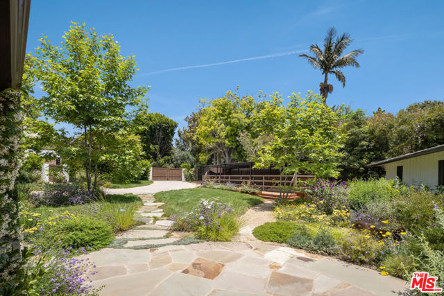 13214 Riviera Ranch Road, Los Angeles CA: https://media.crmls.org/mediaz/4bc13c3f-802b-40a2-b4be-e428f97da3a6.jpg