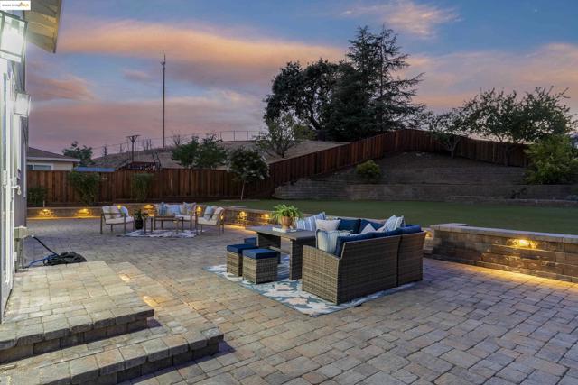 1051 Kaski Ln, Concord CA: https://media.crmls.org/mediaz/4bc15372-b308-44ee-90d1-cd1263eb6bd3.jpg