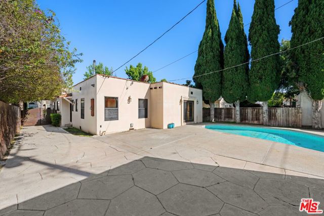 1147 S Point View Street, Los Angeles CA: https://media.crmls.org/mediaz/4bc18992-a85a-4daa-9b0f-a01fed47ecb9.jpg