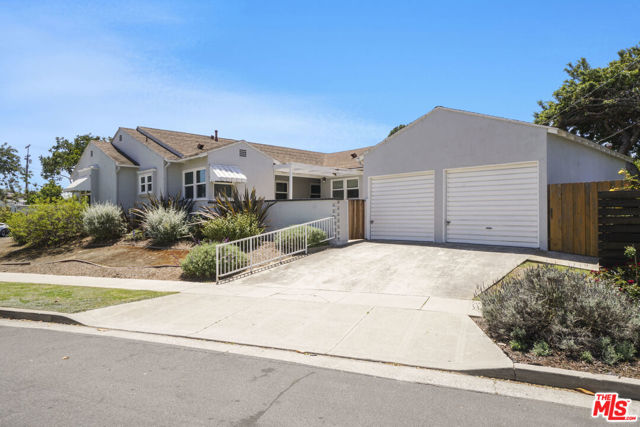 7801 Flight Avenue, Los Angeles CA: https://media.crmls.org/mediaz/4bc18b58-9db8-4157-af2b-87b564a2fd0d.jpg