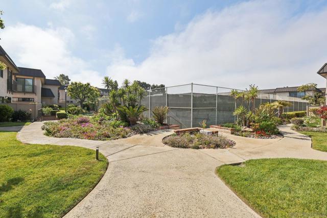 872 S Sierra Ave, Solana Beach CA: https://media.crmls.org/mediaz/4bc1a21d-91e6-4889-b82a-6b4621275949.jpg