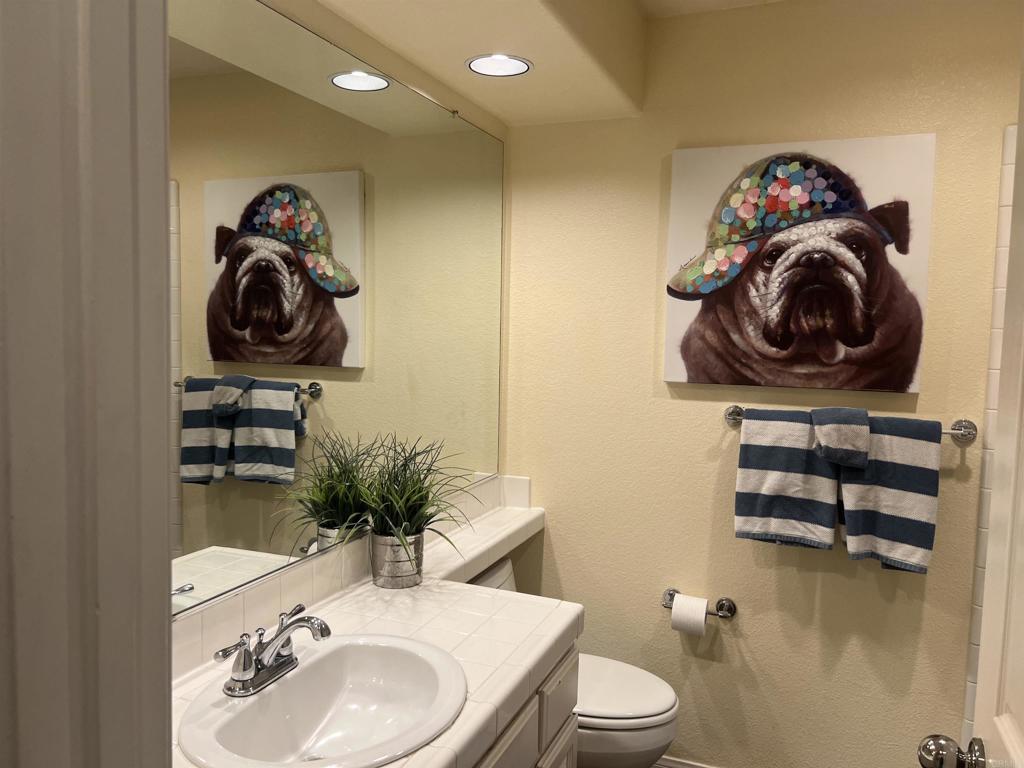 https://media.crmls.org/mediaz/4bc1a28f-929b-4e8c-b05a-6c78a9871cf1.jpg?preset=X-Large