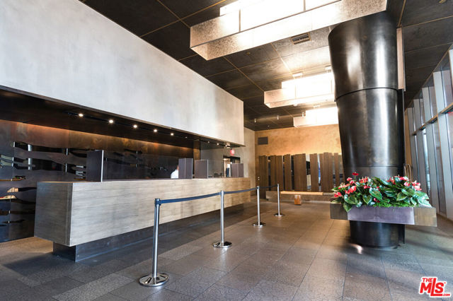 1755 Ocean Avenue, Santa Monica CA: https://media.crmls.org/mediaz/4bc1e69e-424b-4654-89ff-cbf894afe568.jpg