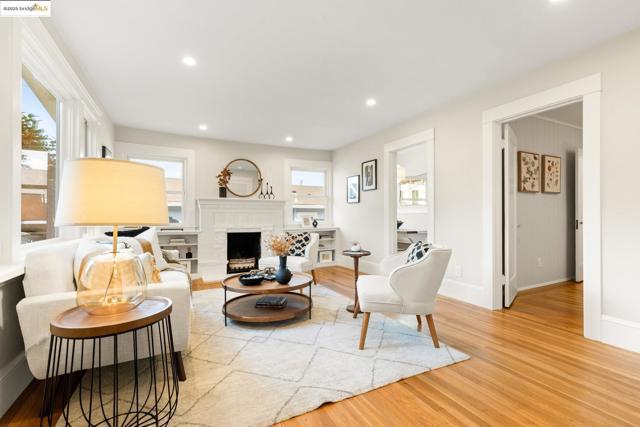 2941 Madeline St, Oakland CA: https://media.crmls.org/mediaz/4bc41e8b-babc-4137-b7ef-3aac3ffd82fe.jpg