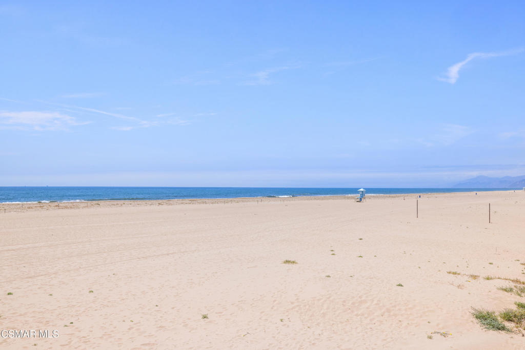 https://media.crmls.org/mediaz/4bc499bf-c98f-4837-b99b-3b4ef6393b74.jpg?preset=X-Large