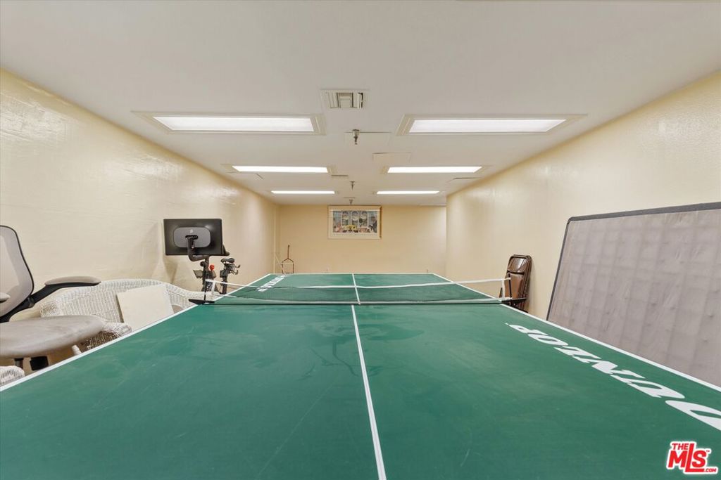 https://media.crmls.org/mediaz/4bc49c2d-88ec-4b81-9373-855dd175d853.jpg?preset=X-Large