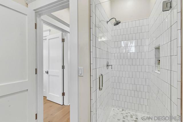 1050 Isabella Ave, Coronado CA: https://media.crmls.org/mediaz/4bc4a6bb-936e-40de-aa9d-e264aa4cbfc9.jpg