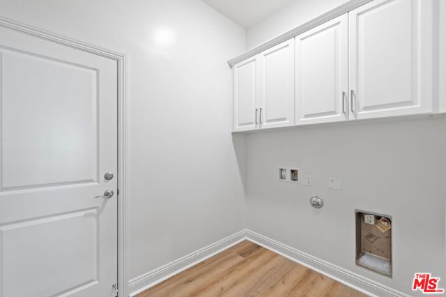 3719 Pathway Court, Bakersfield CA: https://media.crmls.org/mediaz/4bc4c139-21b3-4725-a965-11ec4b879d67.jpg