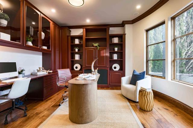 8 Reyna Place, Menlo Park CA: https://media.crmls.org/mediaz/4bc522b2-d48b-457f-8e27-4d4674fe35cb.jpg