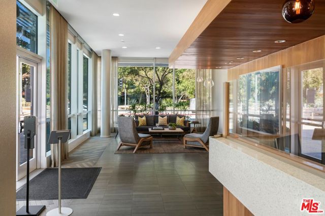 1705 Ocean Avenue, Santa Monica CA: https://media.crmls.org/mediaz/4bc59210-e767-4b9b-b337-099160089927.jpg