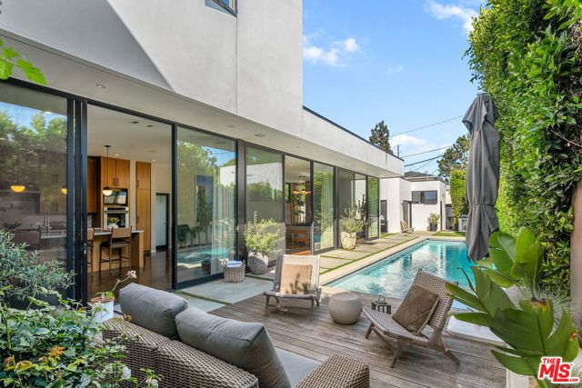 1102 Amoroso Place, Venice CA: https://media.crmls.org/mediaz/4bc617f4-fa9c-4b13-9b99-c498855b6a3b.jpg