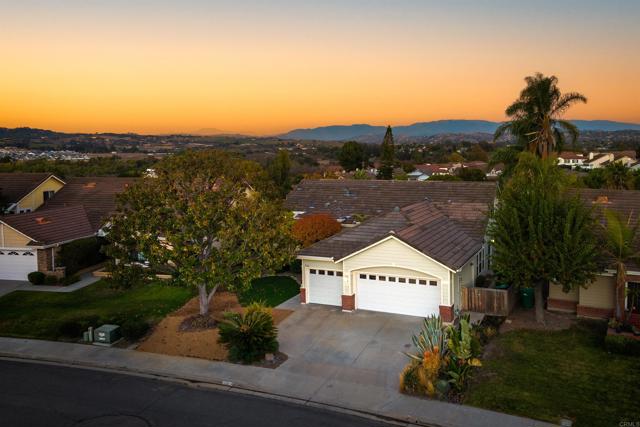 Detail Gallery Image 3 of 57 For 5166 via Portola, Oceanside,  CA 92057 - 4 Beds | 3 Baths