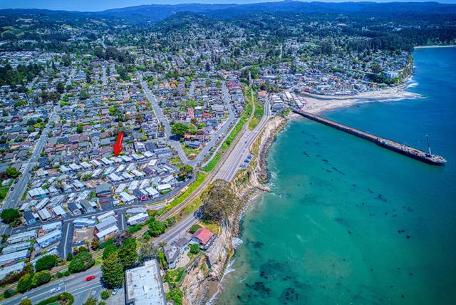 750 47th Avenue, Capitola CA: https://media.crmls.org/mediaz/4bc72a16-999a-448c-b204-a3dba259c76c.jpg