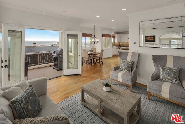 121 15th Street, Manhattan Beach, California 90266, 3 Bedrooms Bedrooms, ,4 BathroomsBathrooms,Residential,Sold,15th,22192181