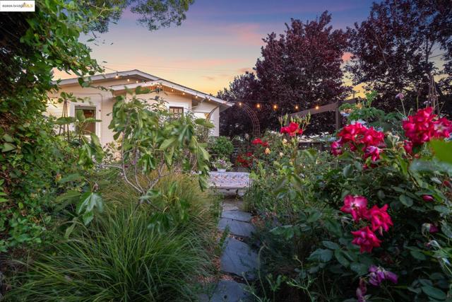 3701 Midvale Ave, Oakland CA: https://media.crmls.org/mediaz/4bc74f8c-9794-4387-9080-8d5c0c7e8025.jpg