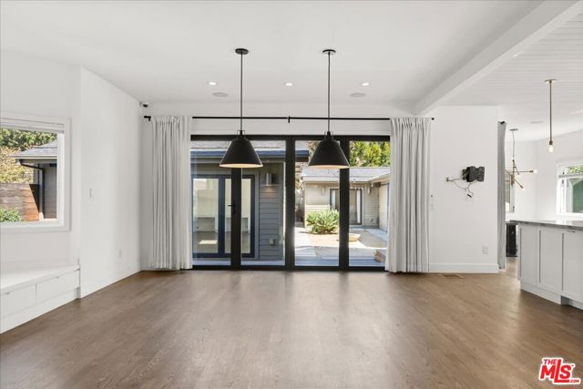 4525 Melbourne Avenue, Los Angeles CA: https://media.crmls.org/mediaz/4bc77c32-e4ba-4fe4-b68e-36034643e95f.jpg