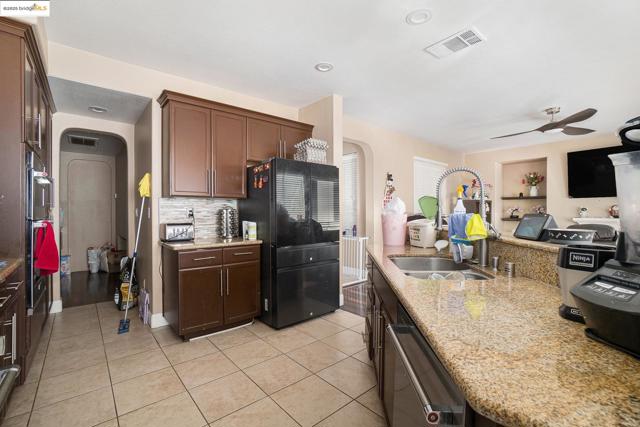 3238 Panda Ct, Antioch CA: https://media.crmls.org/mediaz/4bc78066-06f5-4561-a98c-ff6f61c1b6bf.jpg