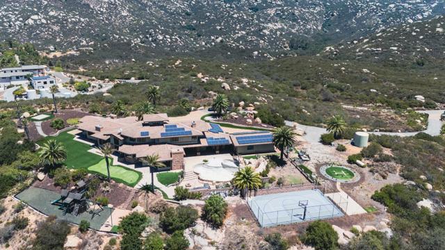 15955 Running Deer Trail, Poway CA: https://media.crmls.org/mediaz/4bc78dfb-e8e0-4821-9157-fa352bc3a180.jpg