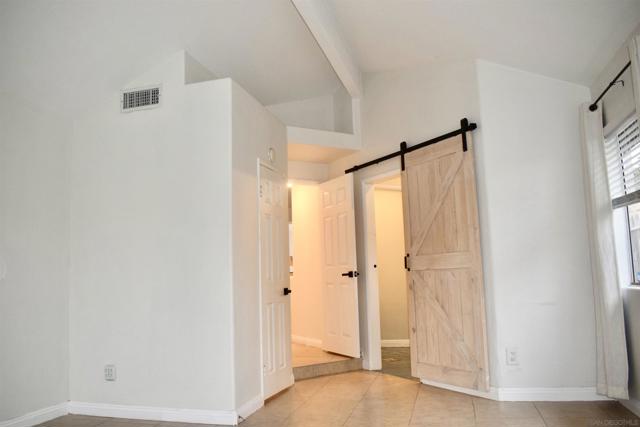 2206 Luz Way, Oceanside CA: https://media.crmls.org/mediaz/4bc82e72-0c45-4334-909b-cba458e2cfb3.jpg