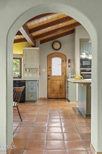 308 Topa Topa Drive, Ojai CA: https://media.crmls.org/mediaz/4bc83da2-a19f-402c-918f-7e5b23a57e8c.jpg