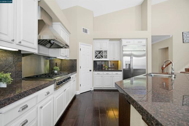 139 Shelterwood Ln, Danville CA: https://media.crmls.org/mediaz/4bc942ce-b955-4c0d-bccd-5db9e11f7f6d.jpg
