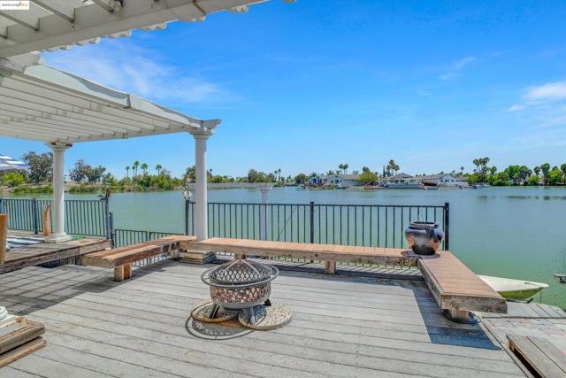 5260 Laguna Ct, Discovery Bay CA: https://media.crmls.org/mediaz/4bc95d6f-1828-43cc-86ed-fcb533978ac1.jpg