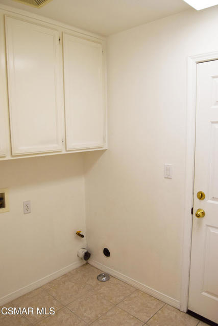 2324 Solway Court, Thousand Oaks CA: https://media.crmls.org/mediaz/4bc9a119-0ef4-4e97-8226-6afde0348c64.jpg