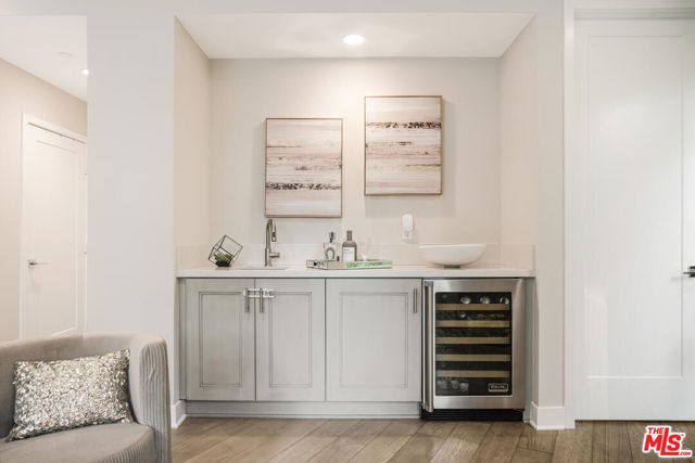 5929 Coral Place, Playa Vista CA: https://media.crmls.org/mediaz/4bc9fa34-83a1-47c5-a1b7-6d5b3aee204c.jpg
