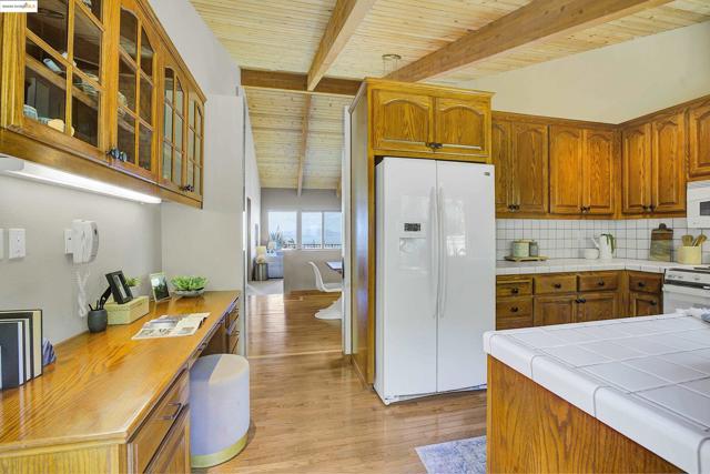 33 Binnacle Hl, Oakland CA: https://media.crmls.org/mediaz/4bcb28e8-abc7-444c-9a3a-6198fa89427a.jpg