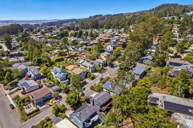 422 Portola Avenue, Half Moon Bay CA: https://media.crmls.org/mediaz/4bcb39b6-3130-47a9-8c7e-7c58475cf70e.jpg