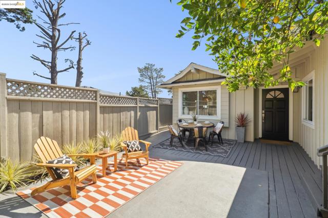 6827 Ridgewood Dr., Oakland CA: https://media.crmls.org/mediaz/4bcbe0af-36a9-4acd-b65a-583b96d1ea7c.jpg