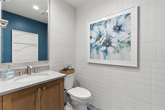 1937 Grand Street, Alameda CA: https://media.crmls.org/mediaz/4bcccdd3-2d21-4019-9af9-ce94a414c648.jpg