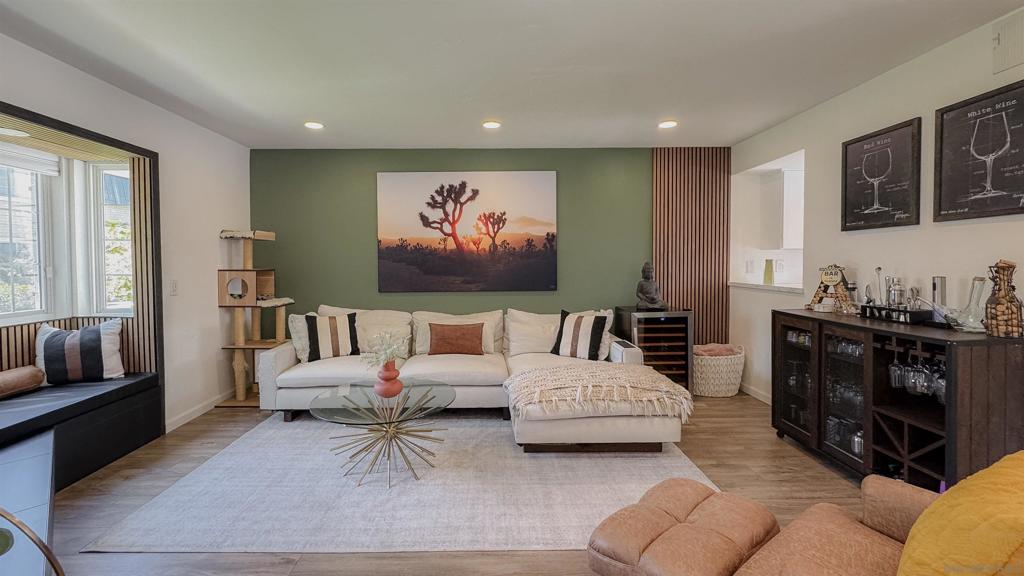 MLS #250033095SD img 3