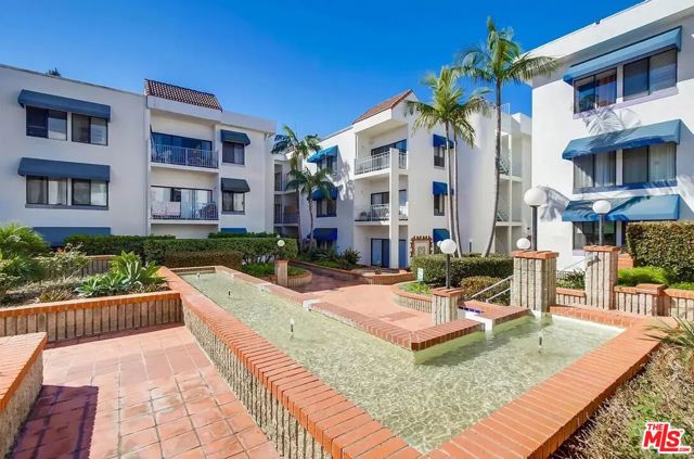 8324 Regents Road, San Diego CA: https://media.crmls.org/mediaz/4bcd2ec2-6039-4897-bc19-cbffa2ac6082.jpg
