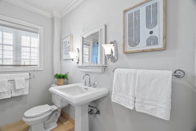 1021 Elm Street, San Carlos CA: https://media.crmls.org/mediaz/4bcd409f-7253-4598-b89a-39576283492a.jpg
