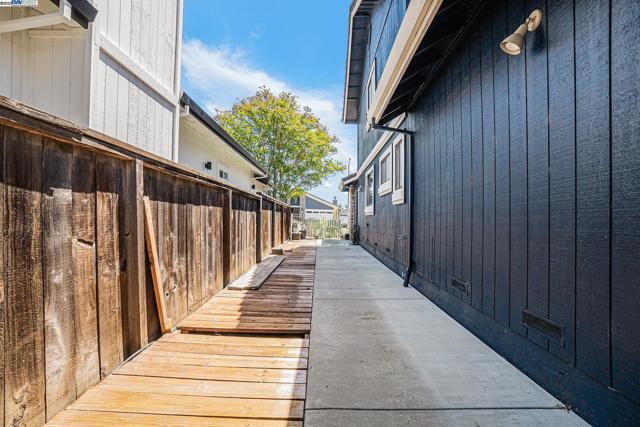4325 Monterey ct, Discovery Bay CA: https://media.crmls.org/mediaz/4bcd5675-f6b4-4126-8d60-b2431fc6fec4.jpg