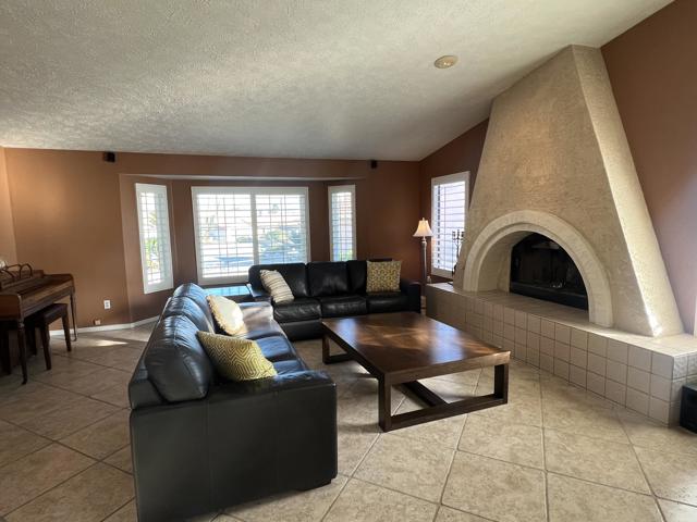 9631 Troon Court, Desert Hot Springs CA: https://media.crmls.org/mediaz/4bcdd927-882f-4b47-a4be-3cd0eb3975f6.jpg